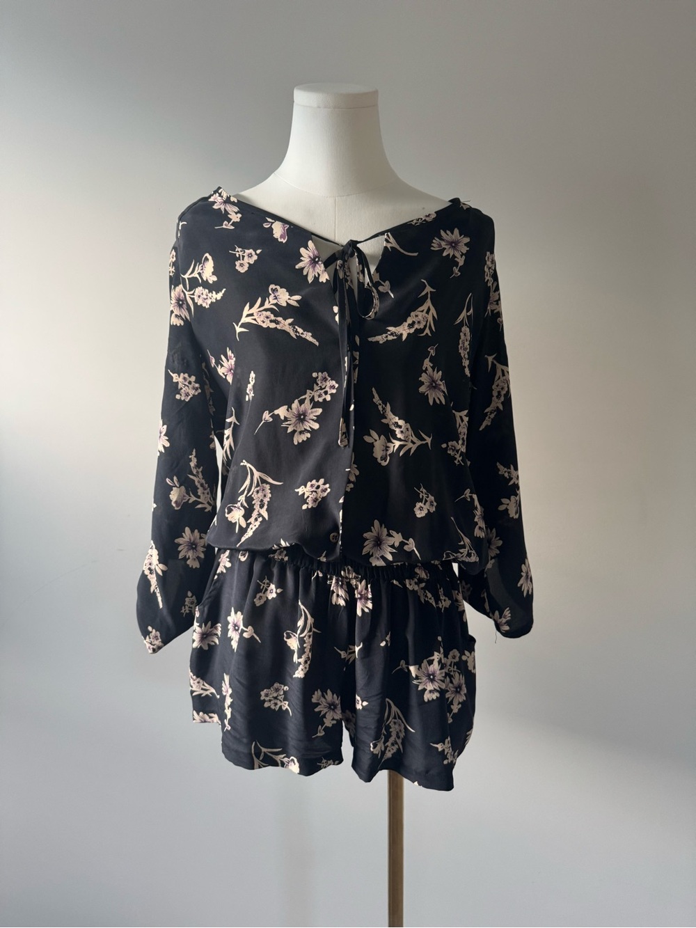 MYNE by Ashley Ann 100% Silk Floral Romper Black Long Sleeve Size 4